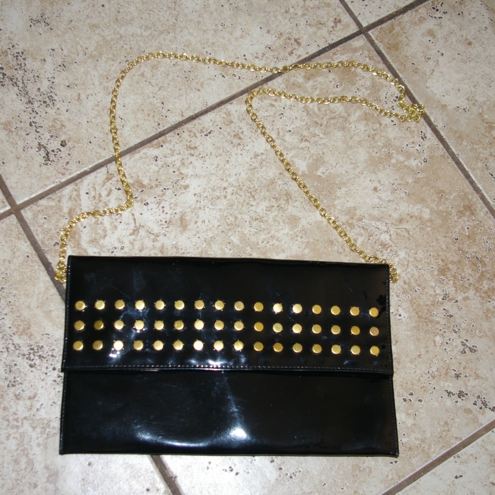 Crossbody/shoulder Black bag with gold color chain